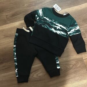 Children's Place Boys 6-9M sweatsuit NWT